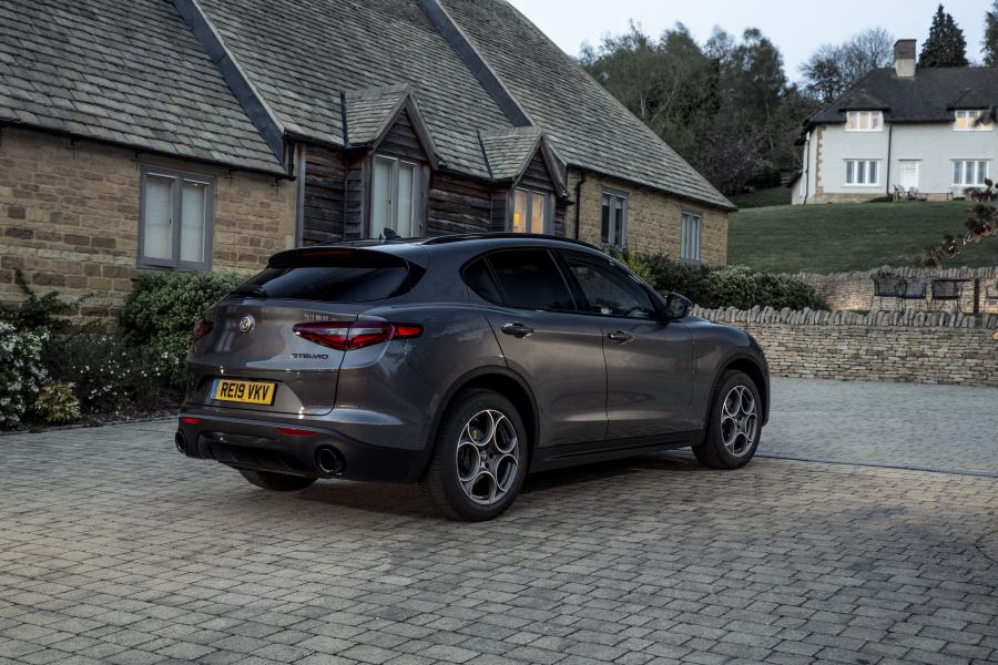  Alfa Romeo Stelvio Nero Edizione (949) 2018 года  (UK) (фото 14 из 17)